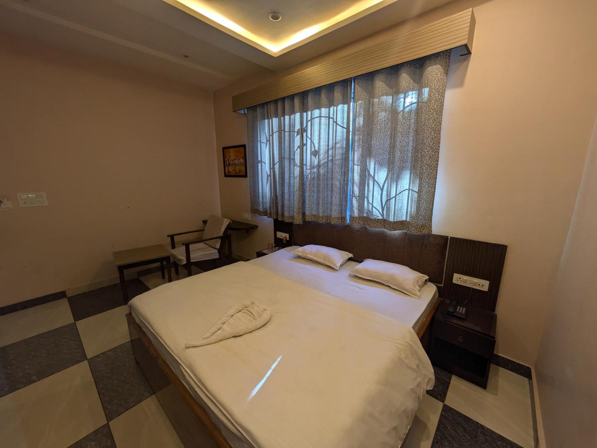 Kishori Vatika Hotel Ramnagar  ภายนอก รูปภาพ