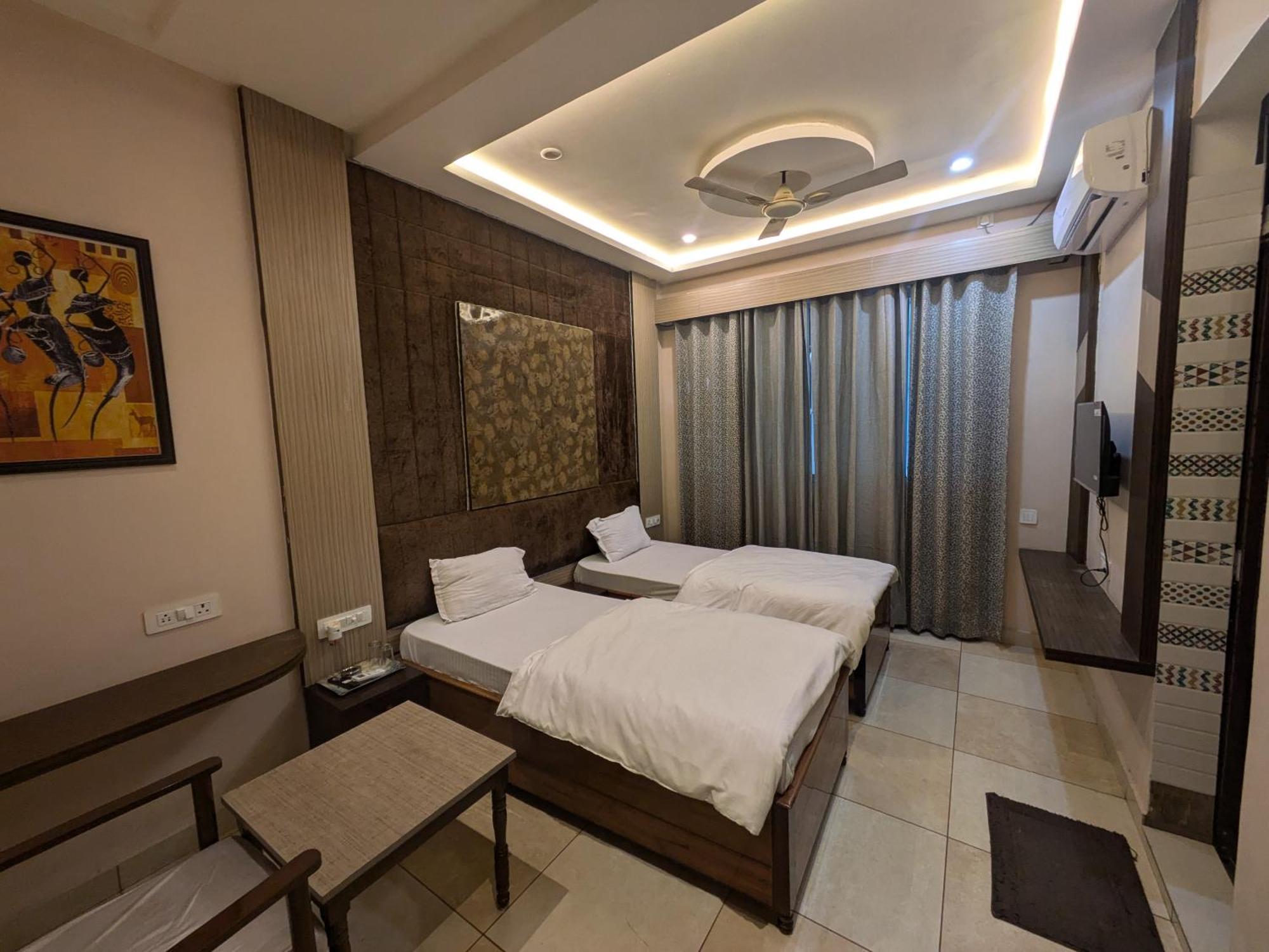 Kishori Vatika Hotel Ramnagar  ภายนอก รูปภาพ