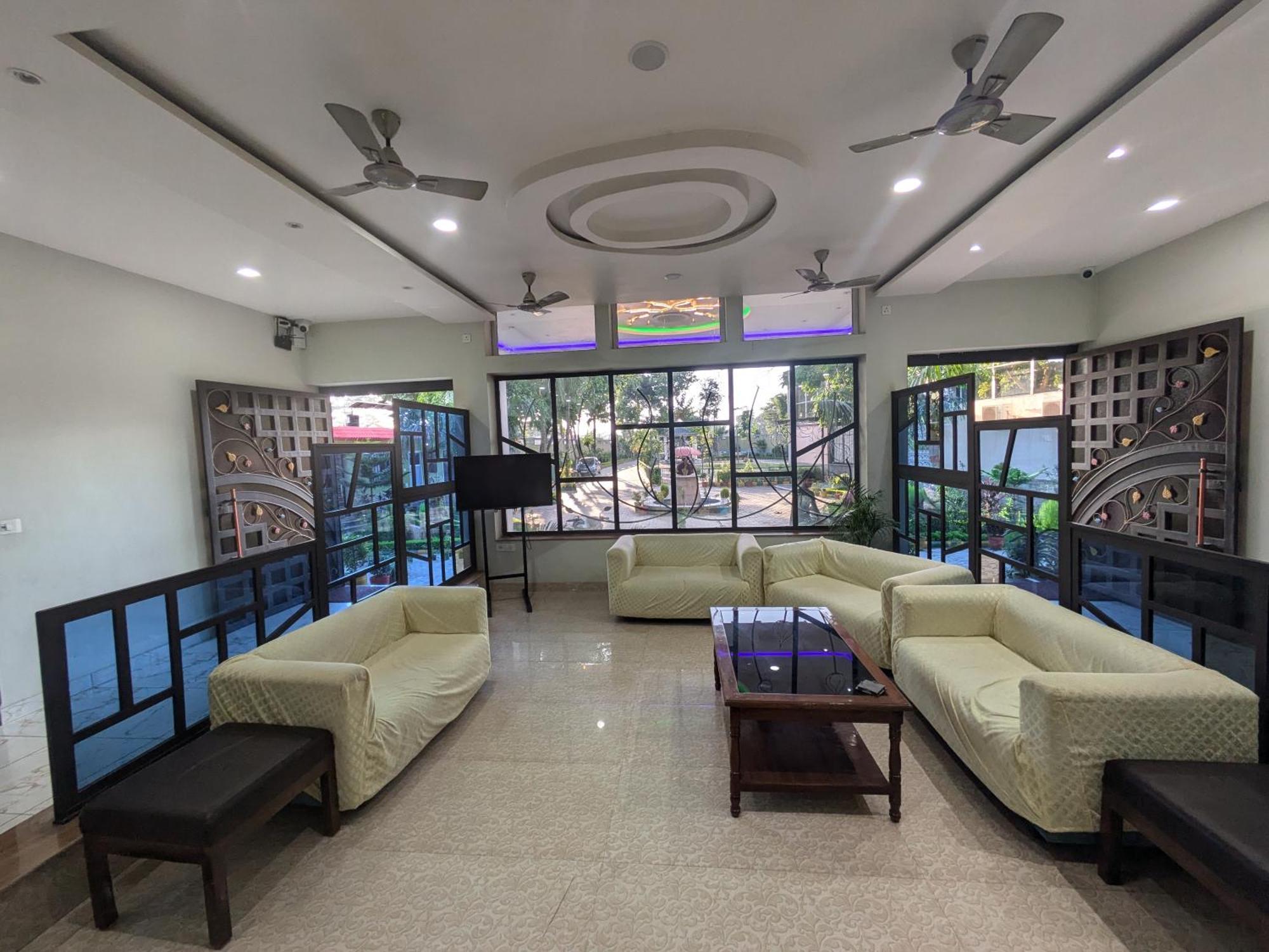 Kishori Vatika Hotel Ramnagar  ภายนอก รูปภาพ